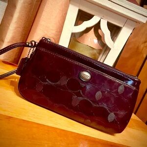 FLASH Sale✨ COACH purple chocolate brown eggplant leather clutch wristlet